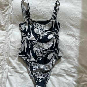 NWOT Reformation Scoop Back One Piece Swimsuit